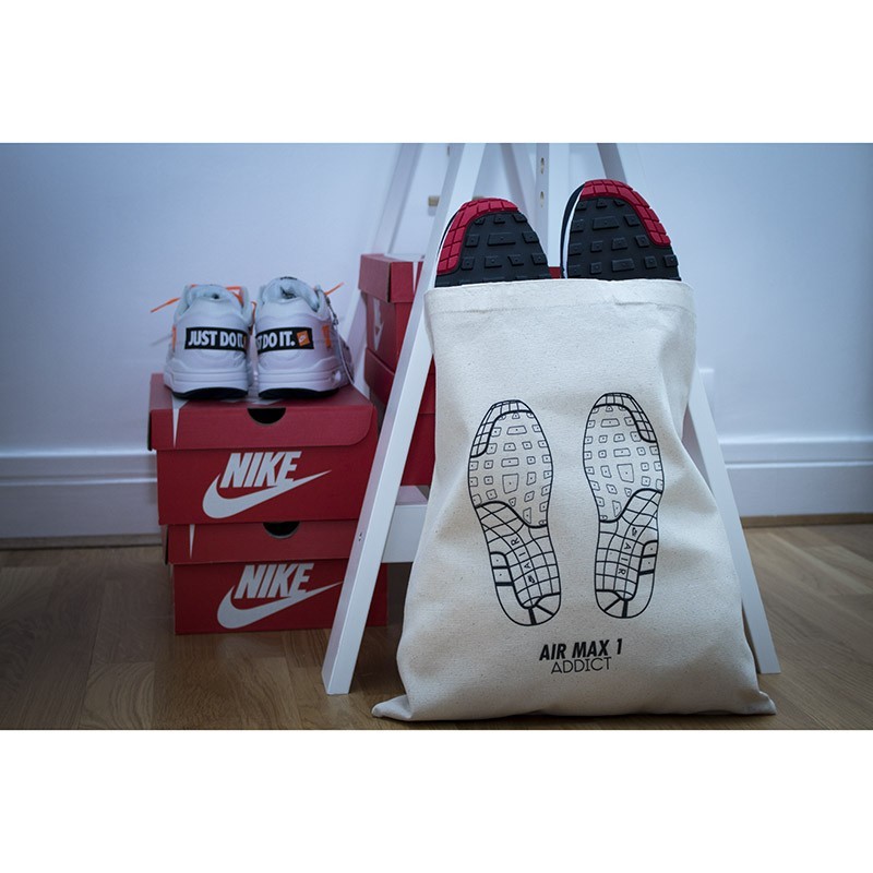 Air max outlet tote